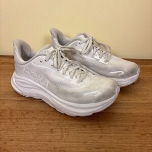 HOKA Clifton 10 Running Shoes Womens Size 6 White Athletic Walking Comfort Gym